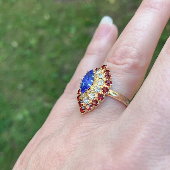 Vintage 60s 70s Cocktail Ring Gold Tone Blue Navette Red Rhinestone Statement - Picture 4 of 13